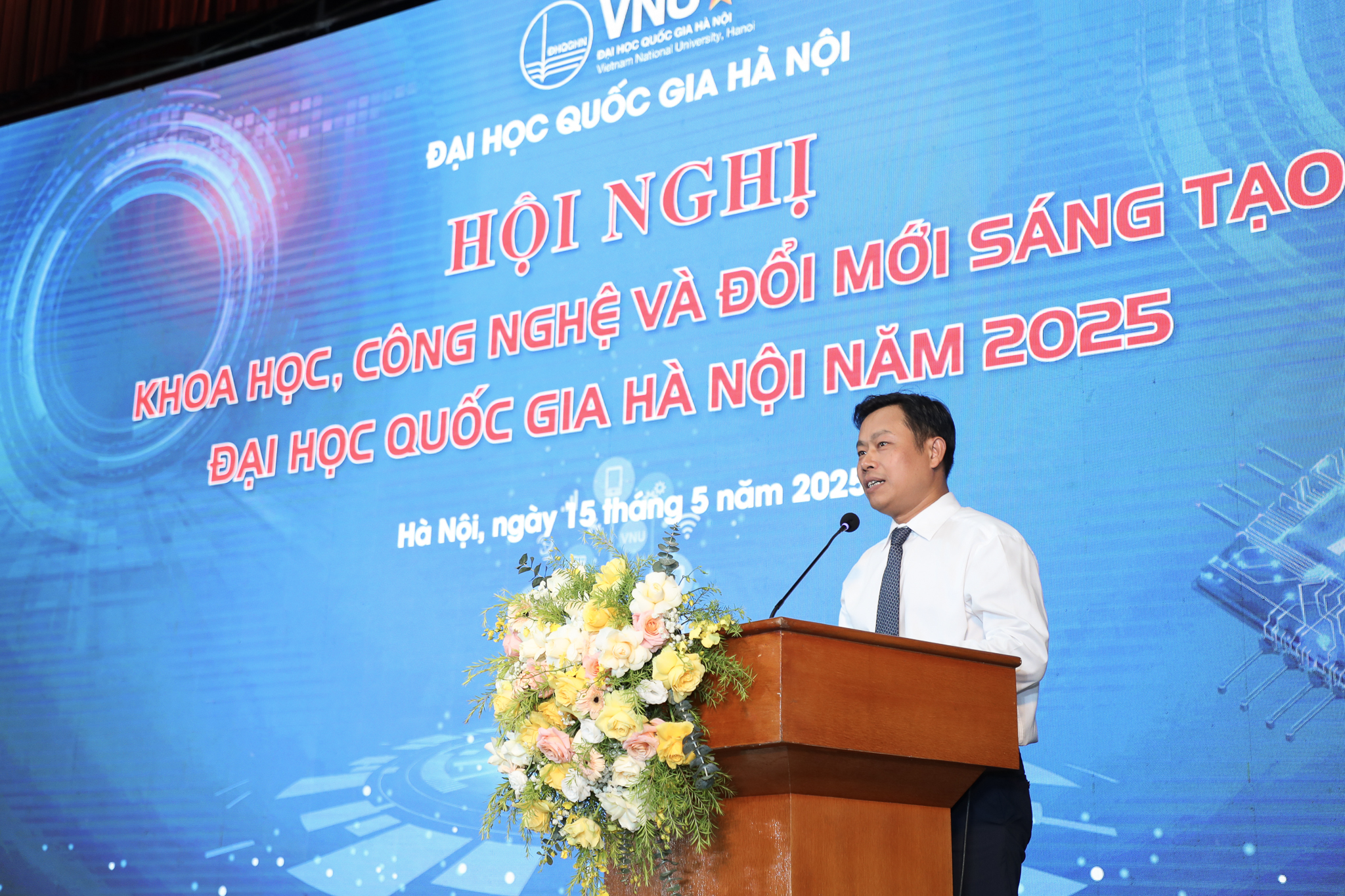 Giám đốc ĐHQGHN Lê Quân phát biểu kết luận hội nghị