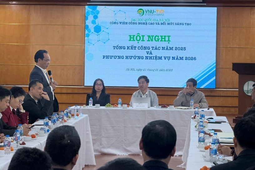 PGS.TS. Hoàng Minh Sơn - Bí thư Đảng ủy, Giám đốc ĐHQGHN phát biểu tại hội nghị
