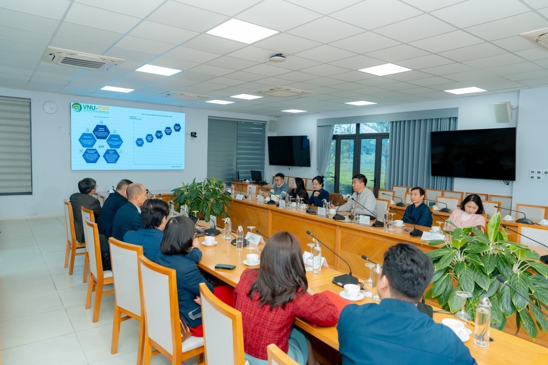 Lễ ký kết thoả thuận hợp tác giữa VNU-TIP và Công ty Cổ phần Công nghệ Tế bào gốc Hoà Lạc (HSC)