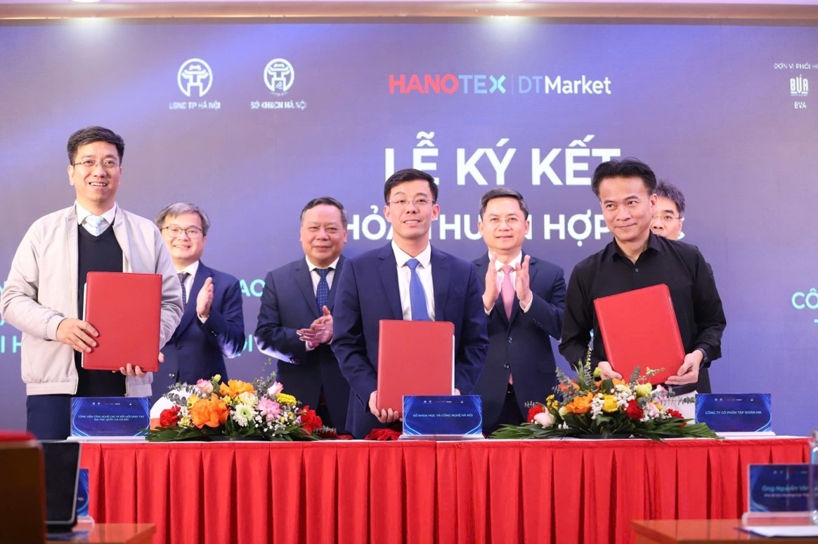 Lễ ký kết với sự chứng kiến của Phó Chủ tịch UBND TP Hà Nội - Trương Việt Dũng