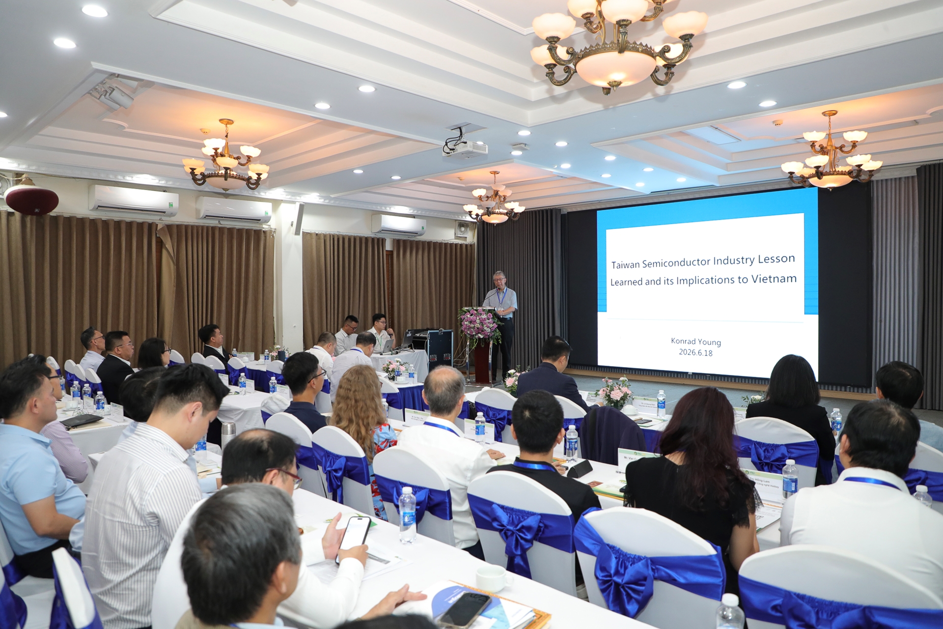 TS. Konrad Young, nguyên Giám đốc R&D của TSMC, chia sẻ kinh nghiệm từ hệ sinh thái bán dẫn Đài Loan