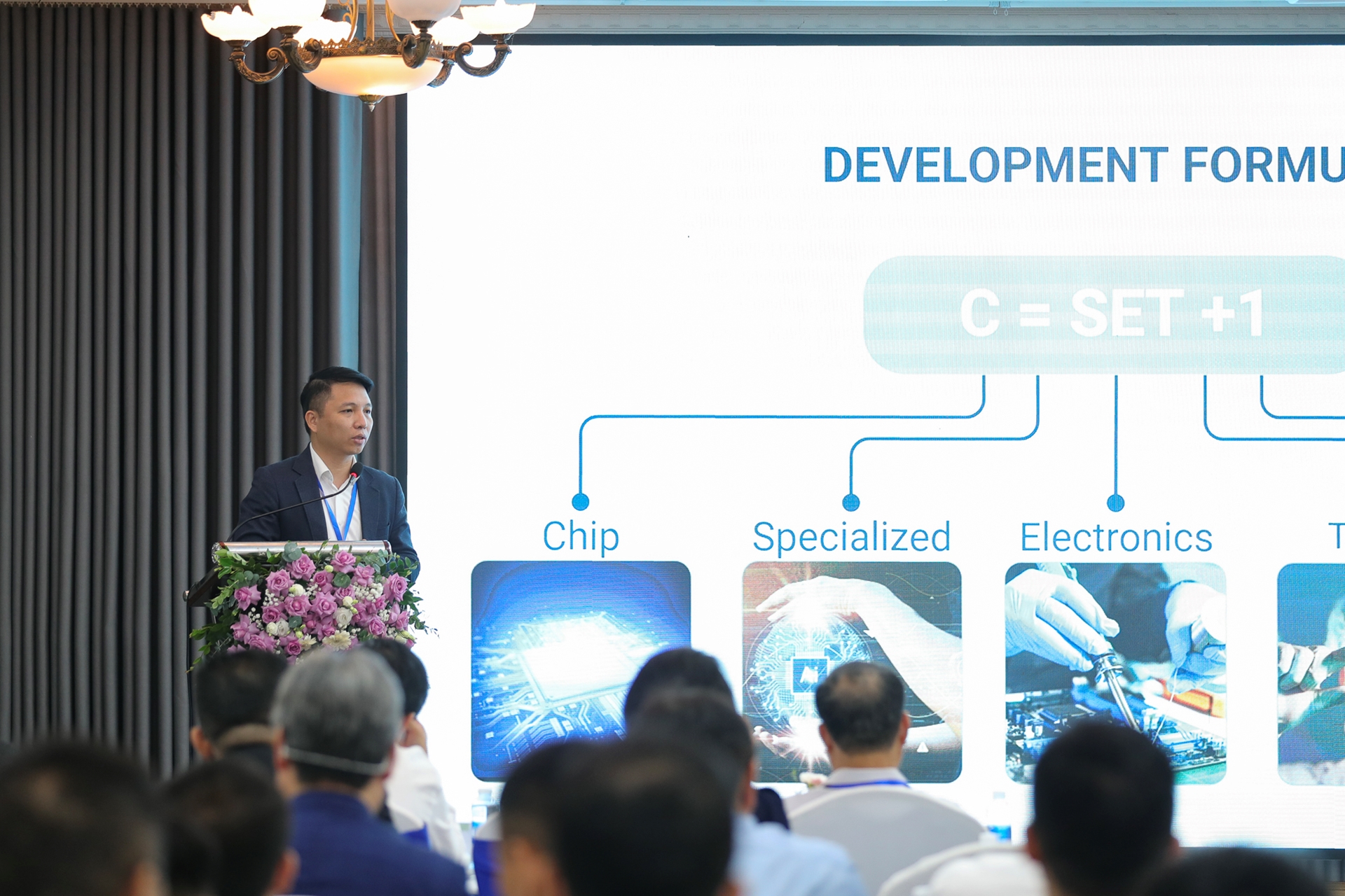 Ông Nguyễn Anh Tuấn, Giám đốc Trung tâm Điều phối chế tạo vi mạch đa dự án quốc gia