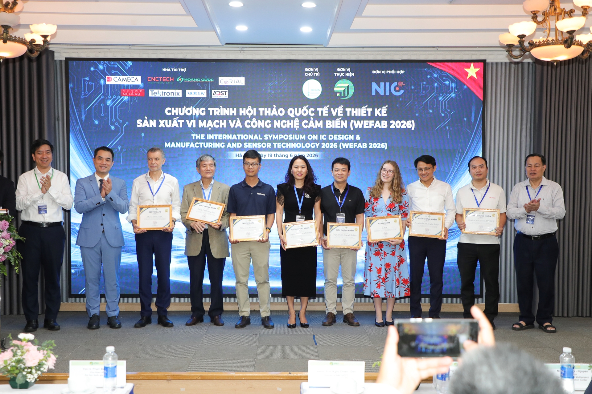 Ban tổ chức trao chứng nhận, tri ân các đối tác và nhà tài trợ đồng hành cùng WEFAB 2026