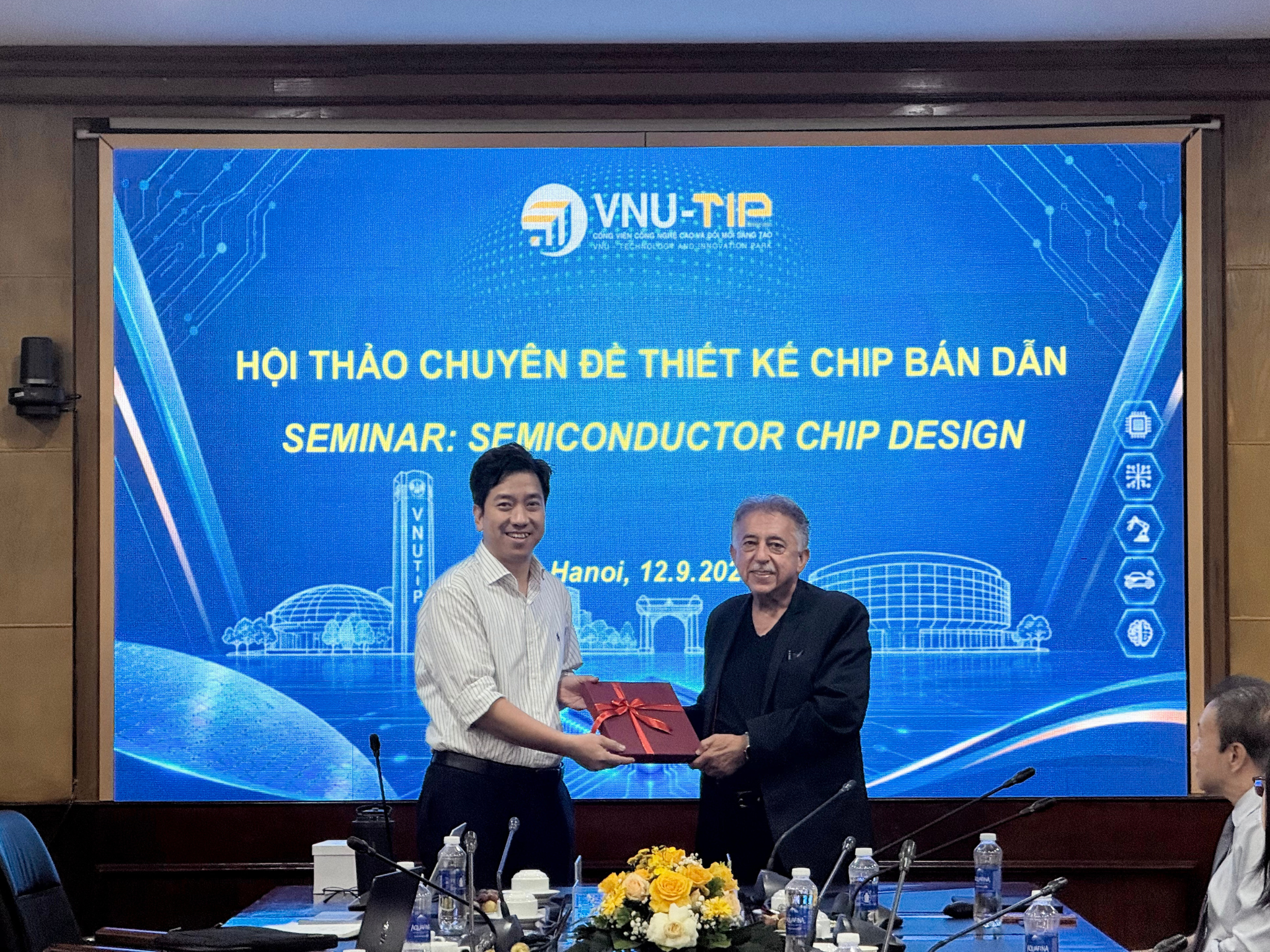 Semiconductor Chip Design Seminar — photo 4