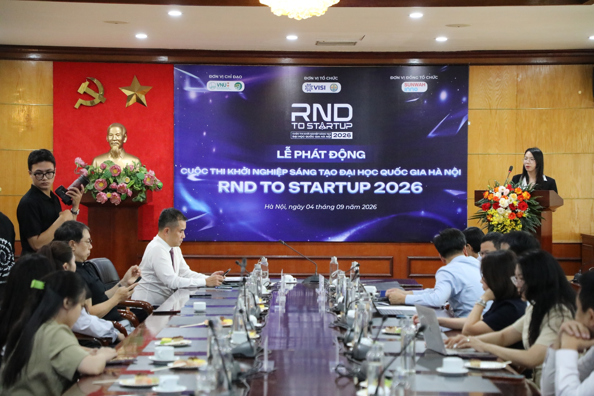 Bà Lê Thu Lụa – Trưởng đại diện Tập đoàn Sunwah tại Hà Nội phát biểu tại Lễ phát động